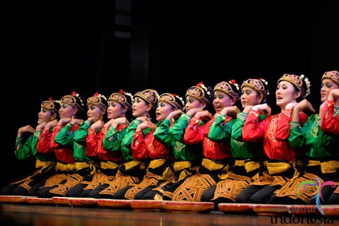 Saman dance aceh indonesian