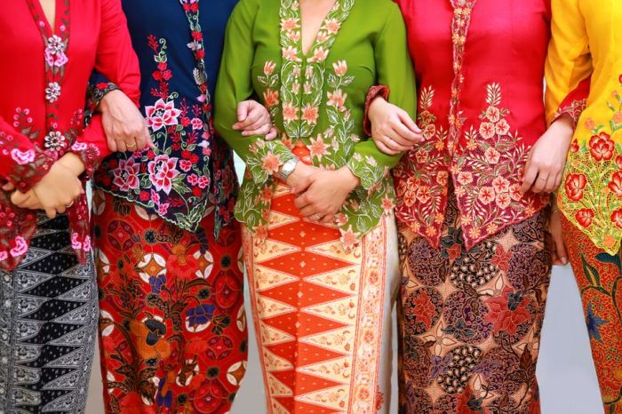Model kebaya polos