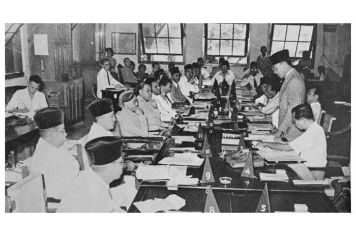Soekarno sukarno tokoh bpupki indonesia wikipedia sidang gambar pertama 1945 pancasila isi dasar trikora 1966 kupas tuntas pahlawan polyglot kedua