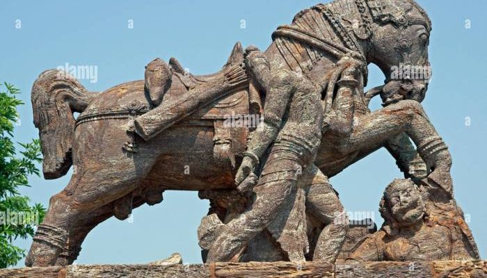 Identitas dan Latar Belakang Massa Gelap Patung Kuda