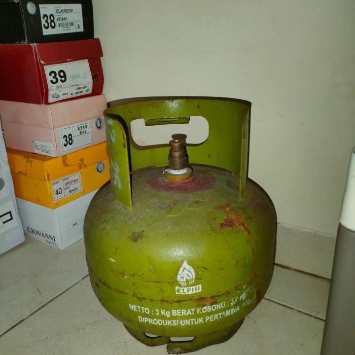Tabung gas 3 kg dingin seperti es