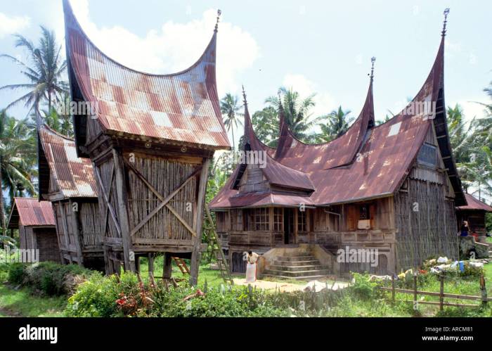 Arsitektur rumah adat Sumatera Utara dan sejarahnya