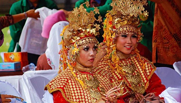 Pakaian Adat Sumatera Barat Jenis dan Ciri Khasnya