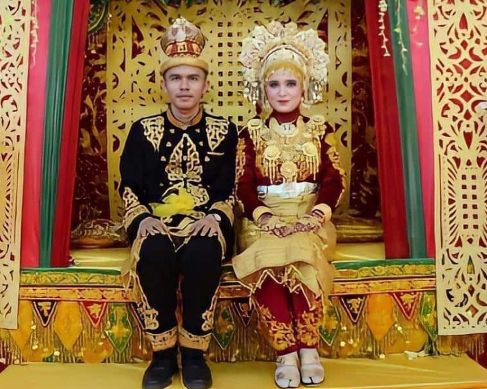 Pakaian adat Aceh untuk pria dan wanita beserta makna simbolnya