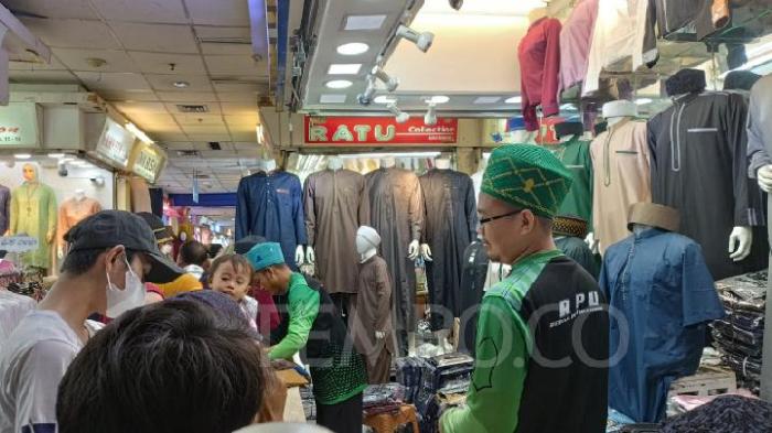 Ramadan di Tanah Abang: kisah sukses pedagang baju koko