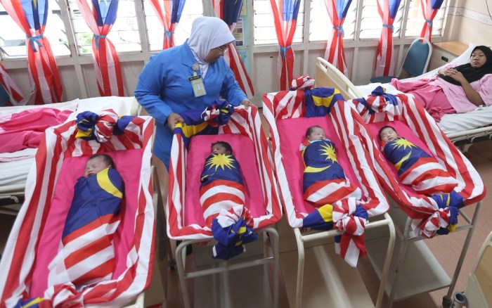 Perbandingan naturalisasi pemain malaysia dengan negara lain