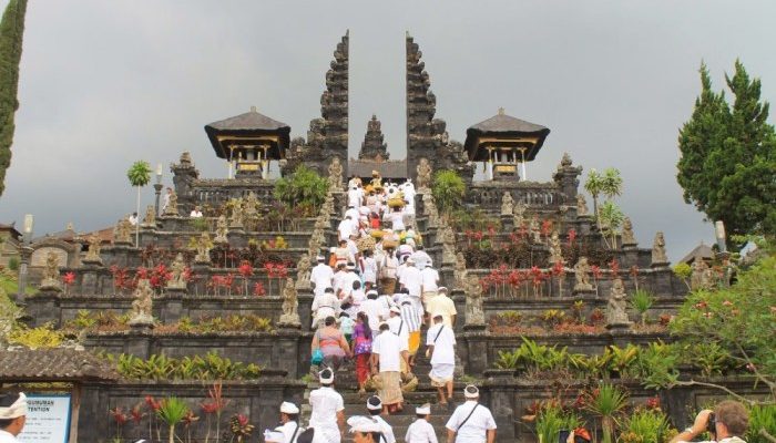 Pengaruh Kebudayaan India terhadap Indonesia menurut NJ. Krom