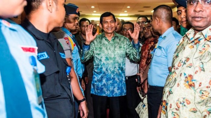 Perbandingan kepemimpinan Maroef Sjamsoeddin dengan pemimpin Holding Tambang sebelumnya