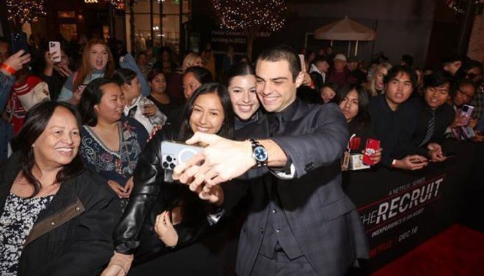 Rating The Recruit vs Serial Netflix Sukses Lainnya