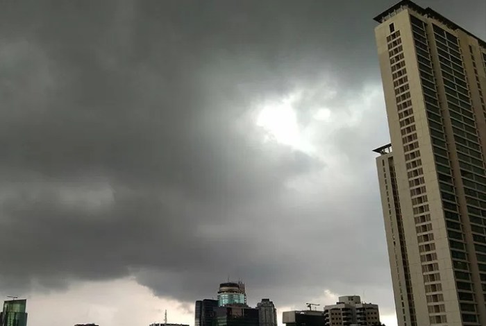 Waspada potensi bencana alam hujan petir 14 kota