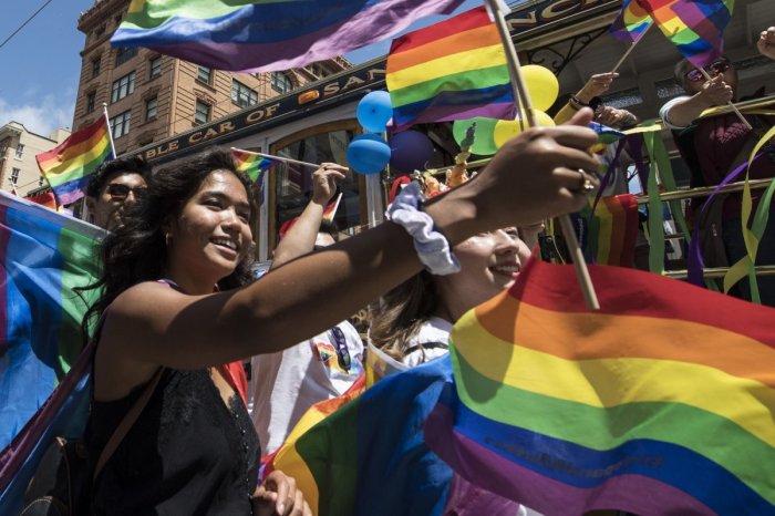 Dampak transpuan di ruang ganti perempuan sekolah Illinois