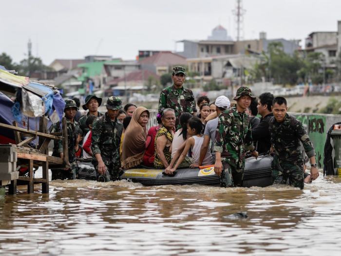 Jakarta climate flooding crisis floods evacuated thousands flash dead due