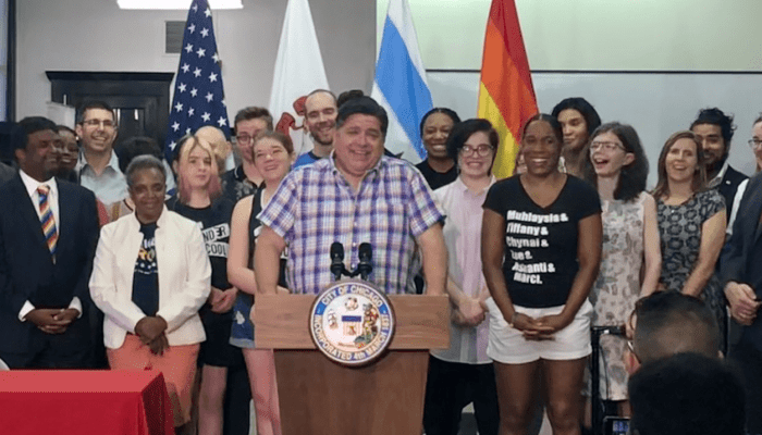 Dampak Transpuan di Ruang Ganti Perempuan Sekolah Illinois