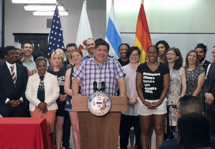 Dampak transpuan di ruang ganti perempuan sekolah Illinois