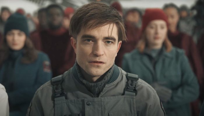 Review Film Mickey 17 dan Penampilan Robert Pattinson