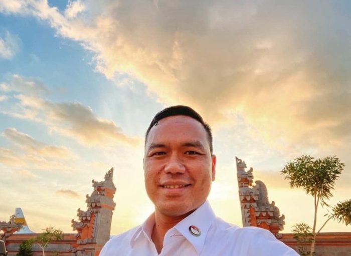 Bagaimana Simon Aloysius Mantiri bisa sukses di usia muda
