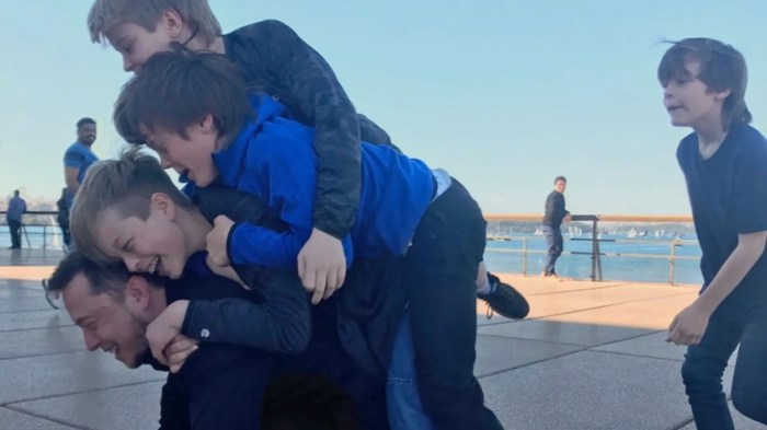 Kapan tepatnya Elon Musk memiliki anak ke-14 dan bagaimana proses kelahirannya?