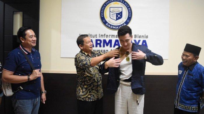 Alasan sebenarnya Verrell Bramasta putus dengan Fuji
