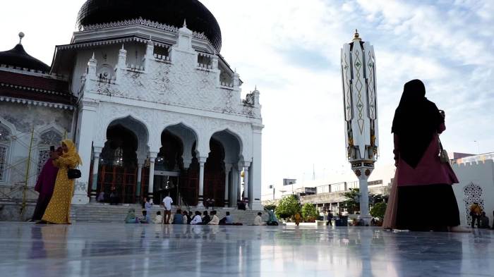 Pengumuman jadwal adzan di Masjid Raya Baiturrahman Banda Aceh