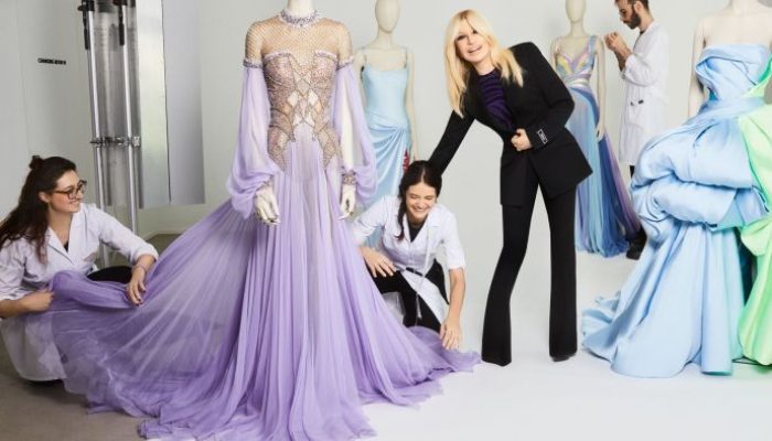 Analisis Kepemimpinan Donatella Versace di Versace