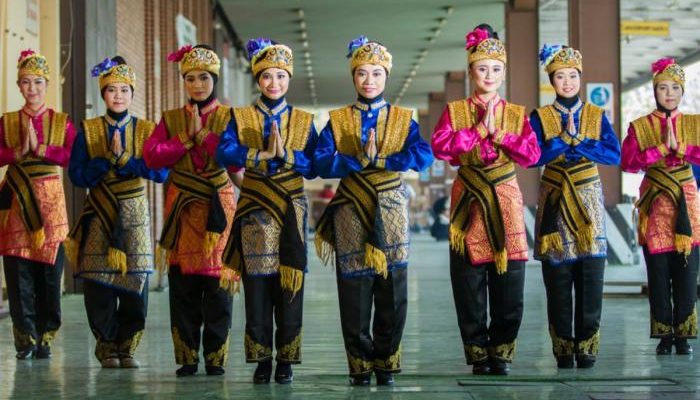 Informasi Lengkap Pakaian Adat Aceh dan Penggunaannya