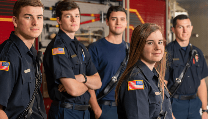 Peran Relawan Membantu Korban Kebakaran Newark