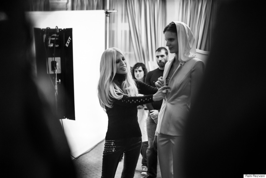 Analisis kepemimpinan Donatella Versace di Versace