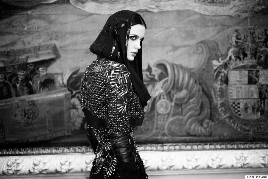 Analisis kepemimpinan Donatella Versace di Versace