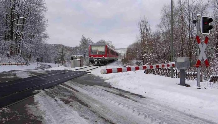 Penyebab Utama Kecelakaan Kereta Api di Perlintasan Sebidang