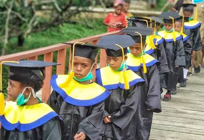 Reaksi orang tua siswa terhadap larangan wisuda dan pengiriman ke barak