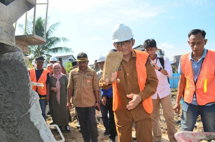 Konsekuensi hukum camat padang karena selingkuh