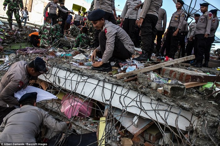Indonesia earthquake: At least 100 killed in Aceh province | CNN