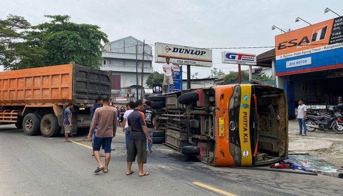 Pelajaran Fatal Kecelakaan Bus Tol Kayuagung