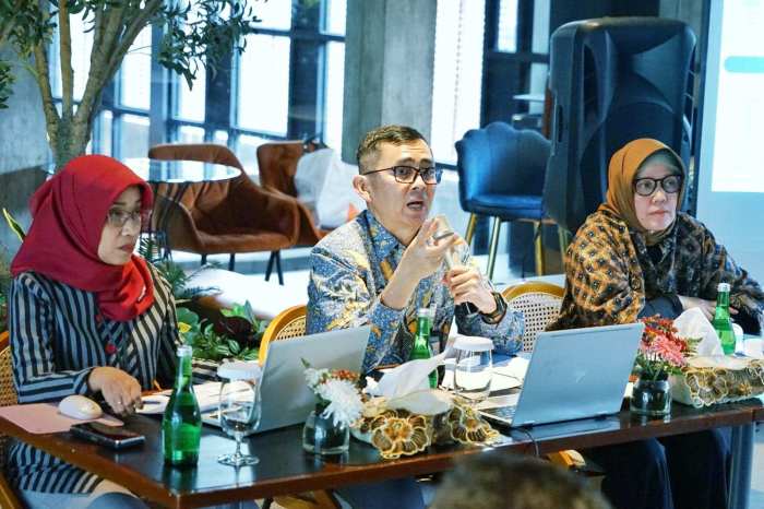 Perilaku masyarakat dalam menghadapi ketidakpastian ekonomi