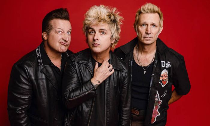 Rilis deluxe edition Green Day Saviors lagu baru Smash It Like Belushi