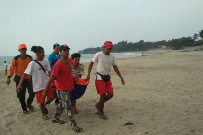 Kisah penyelamatan santri terseret ombak pantai balekambang oleh perempuan jerman