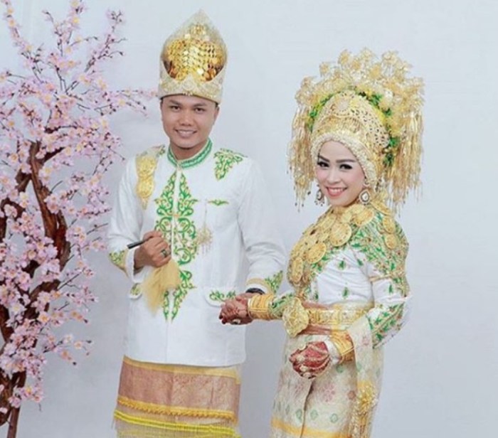 Desain baju adat aceh modern untuk pria dan wanita