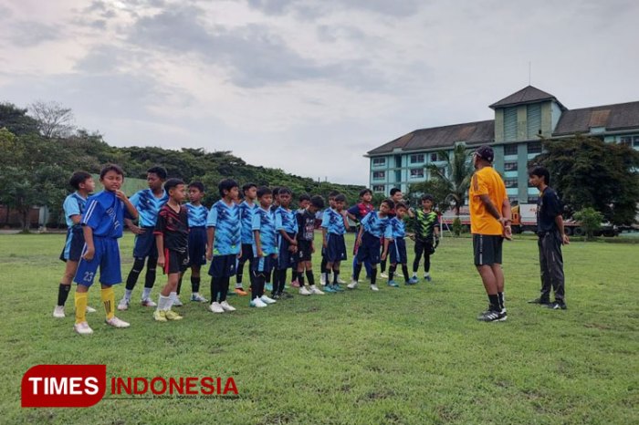 Tantangan pengelolaan bola dalam sepak bola usia muda
