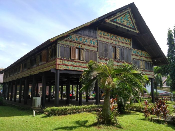 Rumah adat aceh dan ciri khasnya