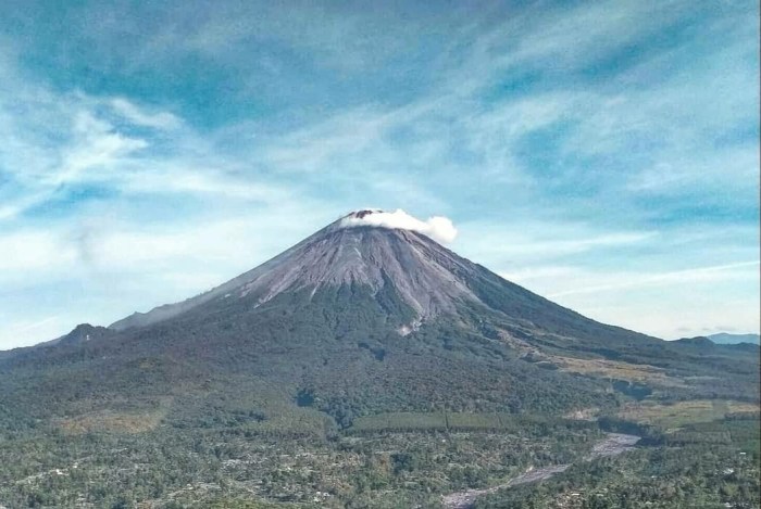 Semeru gunung kenangan saat menyenangkan mendaki