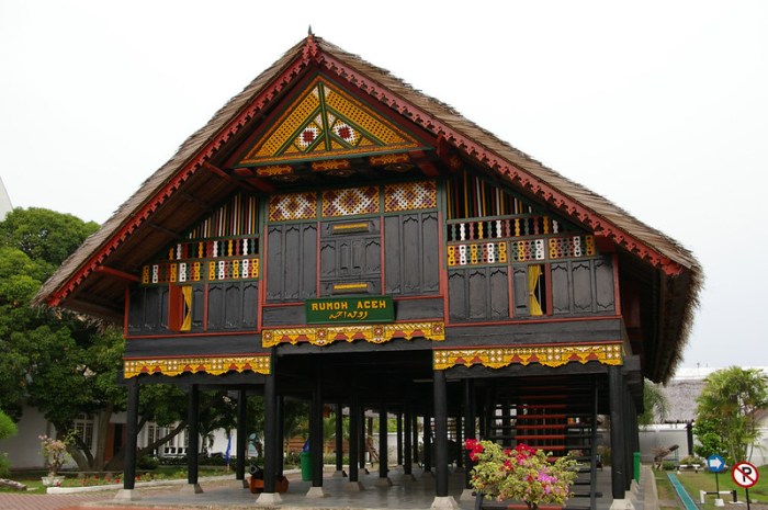 Gambaran umum rumah adat aceh tradisional dan ciri-cirinya