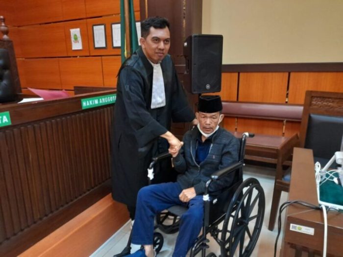 Konsekuensi hukum camat padang karena selingkuh