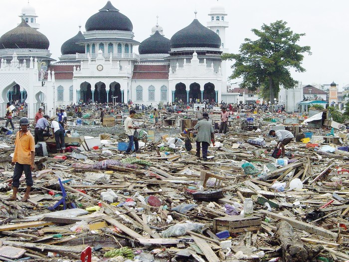 Tsunami aceh gempa peristiwa bencana tahun okezone tragedi desember sejarah acheh lalu paling jiwa terjadi mengerikan kembali mengenang mematikan mentawai