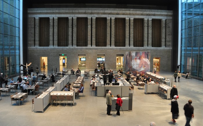 Perbandingan direktur sebelumnya dan yang baru di museum seni rupa boston