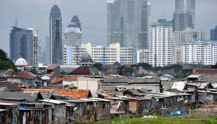 Dampak Sosial-Ekonomi Korupsi Gerbang Rumah Dinas Lampung Timur