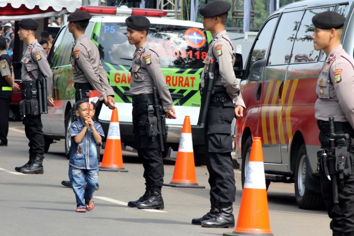 Istri camat padang temukan suami staf rumah