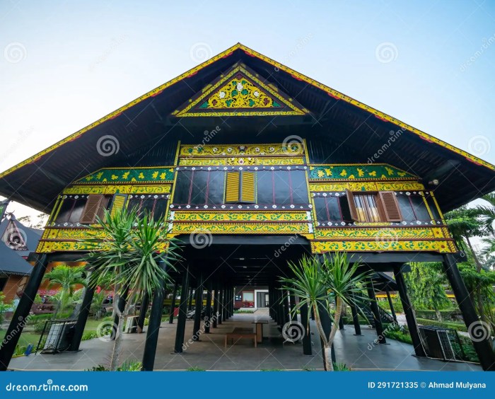 Gambaran umum rumah adat aceh dan fungsi setiap ruangannya