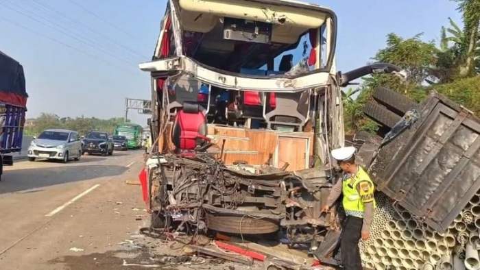 Kecepatan bus saat kecelakaan di tol kapal betung