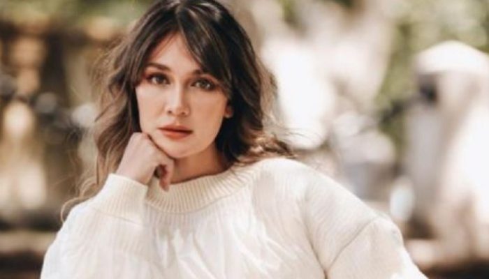 Wajah Natural Luna Maya Jelang Pernikahan Cerminan Kebahagiaan