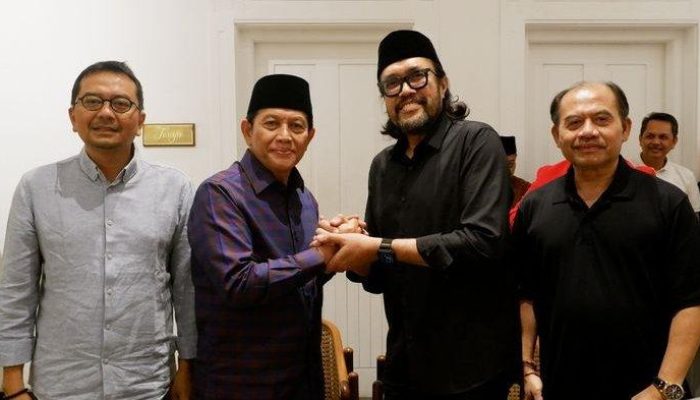 Perbedaan Pandangan Ono Surono dan Deddy Mulyadi soal Dana Hibah